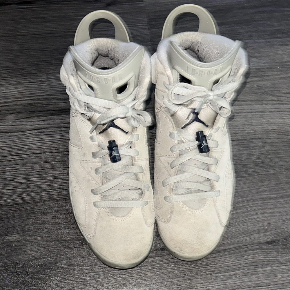 Jordan Athletic Shoes in Light Gray